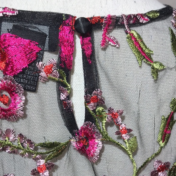 Weavz Embroidered Floral Bell Sleeve Sheer Top S - Picture 11 of 14